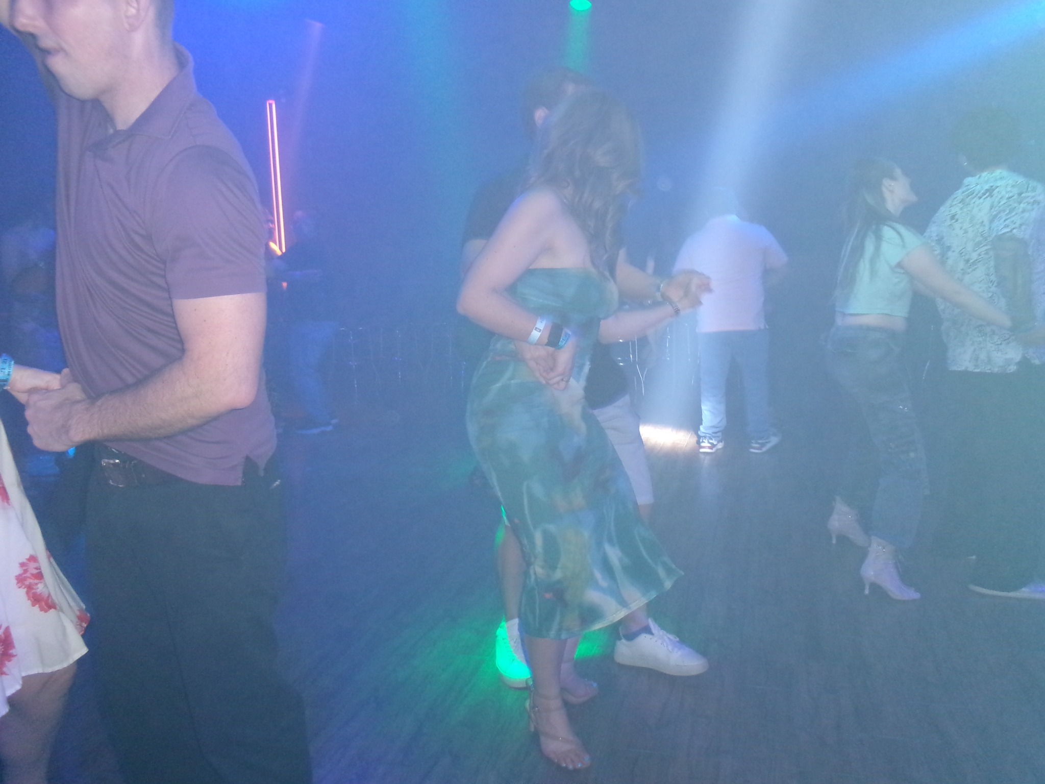 Dancers moving together at an Orquesta Afinke show